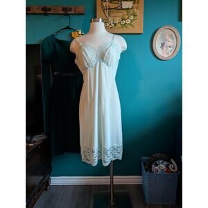 Women's Vintage 1950s 1960s Pastel Blue Slip Lace Vanity Fair Size 36 Medium